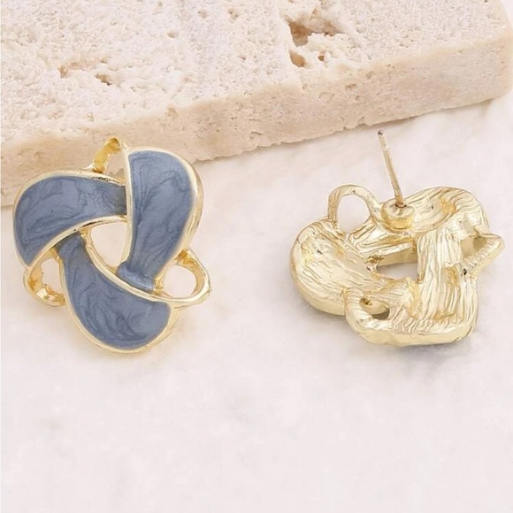 Geometric stud earrings - Picture 3 of 3